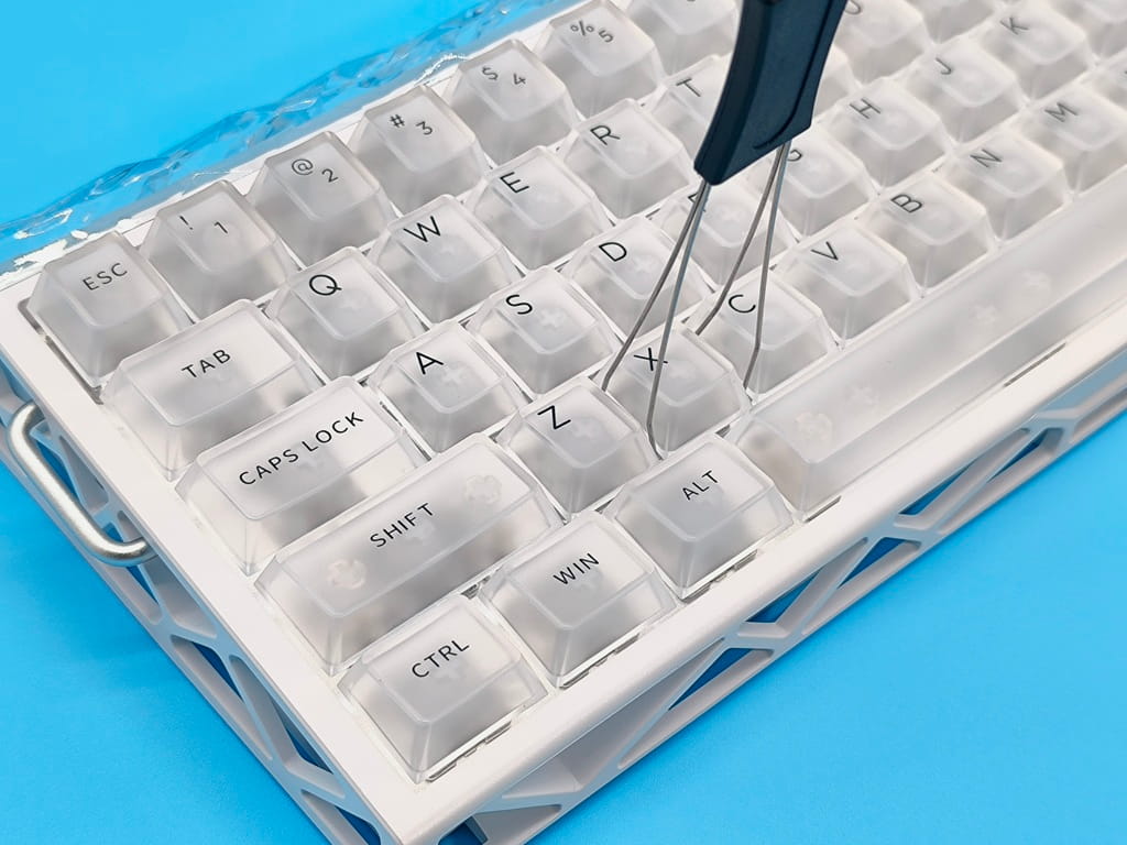XZILEX X68E ゲーミングキーボード レビュー:掃除に交換に便利なキープラーが付属