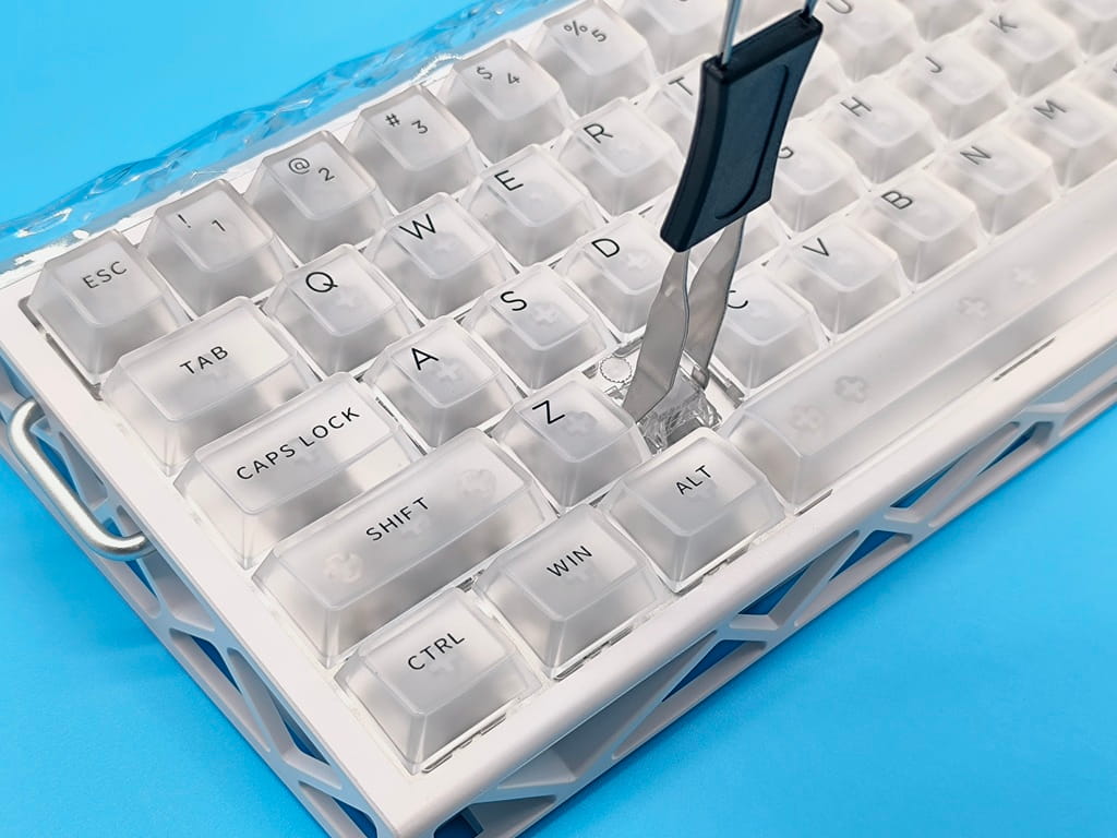 XZILEX X68E ゲーミングキーボード レビュー:キャップにスイッチまで外せる万能型