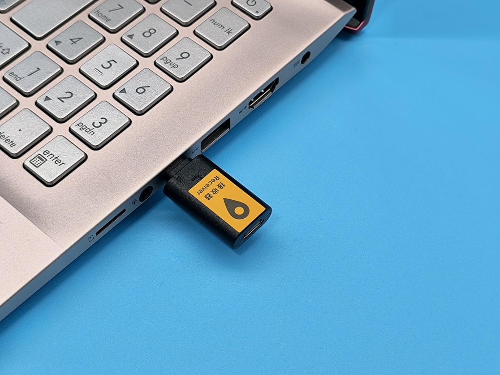 MAONO DM40-PRO ワイヤレスゲーミングマイク:ノートPCに2.4GHzレシーバーを接続